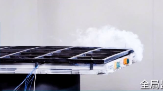 Mobil Listrik GAC 2027 Bisa Jalan 1.000 Km Tanpa Ngecas, Ini Teknologinya!, Apa Itu All-Solid-State Battery (ASSB)? Keunggulan yang Mengubah Segalanya, Fasilitas Produksi di Guangzhou: Lini ASSB Pertama GAC Sudah Uji Coba, Target Produksi Massal: 2027–2030, Dimulai dari Lini HYPTEC, Strategi GAC untuk Indonesia: Dari AION V Hingga ASSB Masa Depan, Tantangan yang Harus Diatasi Sebelum ASSB Jadi Kenyataan, Dampak bagi Konsumen Indonesia: Akhir dari “Range Anxiety”?, Kesimpulan: GAC Bukan Hanya Jual Mobil, Tapi Bangun Masa Depan Mobilitas