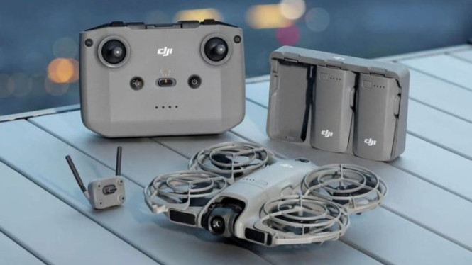 Apple Watch Jadi Remote Drone? DJI Resmi Rilis Fitur Revolusioner, Drone yang Kompatibel: Neo, Neo 2, dan Flip – Dirancang untuk Kesederhanaan, Cara Kerja: Pairing, Preview, dan Kontrol Suara, Fitur Wrist Logic: Cerdas dan Hemat Baterai, Fitur Pendukung: Notifikasi Cerdas untuk Pilot Wearable, Dukungan Perangkat: Apple Watch Series 8 ke Atas, Tapi Series 7 Juga Bisa?, Mengapa Tidak Ada Kontrol Penerbangan Langsung?, Implikasi bagi Kreator Konten &amp; Pengguna Olahraga, Tantangan &amp; Keterbatasan yang Perlu Diketahui, Kesimpulan: Langkah Besar Menuju Drone yang Benar-Benar “Wearable”
