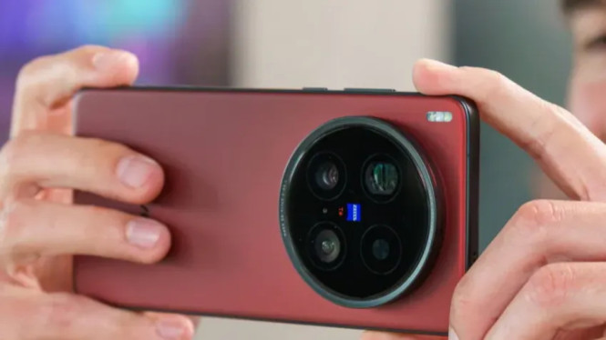 vivo X300 Ultra Resmi: 200MP Ganda, 7.000mAh &amp; 100W, Siap Guncang 2026!, Desain dan Strategi Peluncuran: Flagship yang Ditunggu Dunia, Baterai 7.000mAh + Fast Charging 100W: Lompatan Besar dari X200 Ultra, Revolusi Fotografi: Dua Sensor 200MP dalam Satu Ponsel!, Performa Puncak: Snapdragon 8 Elite Gen 5 untuk Pasar Global, Potensi Komпромis: Apakah Versi Global Akan Dikurangi?, Kesimpulan: Flagship Ambisius yang Bisa Jadi Game-Changer Jika Tidak Berkompromi