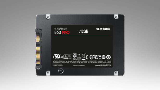 Samsung Tegaskan SSD SATA Masih Aman, Ini Fakta Penting di Balik Isu Penghentian Produksi, Asal Usul Isu Penghentian SSD SATA, Mengapa SSD SATA Masih Dibutuhkan di 2025, Dampak Jika Produksi Benar Dihentikan, Tantangan Pasar Penyimpanan Global, Posisi Samsung di Pasar SSD