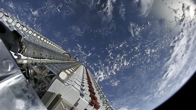 Waspada! Rusia Dikabarkan Kembangkan Senjata Anti-Starlink yang Bisa Lumpuhkan Ribuan Satelit, Starlink: Tulang Punggung Perang Ukraina yang Jadi Sasaran Empuk, Bagaimana Senjata “Efek Zona” Ini Bekerja?, Risiko Kolateral: Ancaman bagi Semua Negara, Termasuk Rusia dan China, Tanggapan Pakar: Antara Ancaman Nyata dan Gertakan Strategis, Dampak Jangka Panjang: Menuju Krisis Perang Luar Angkasa?, Kesimpulan: Starlink di Garis Depan Perang Masa Depan