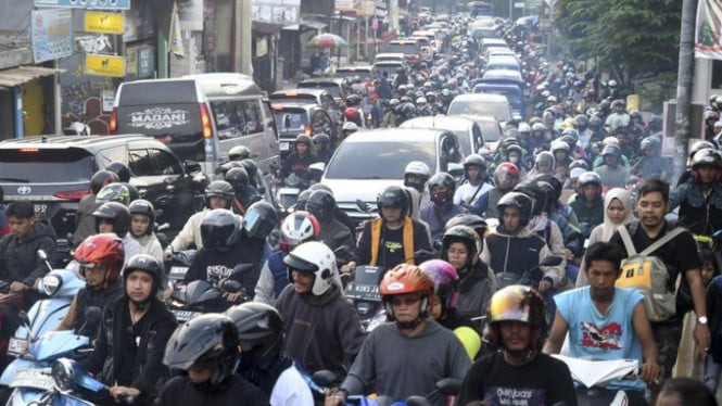 Kapan Car Free Night Puncak Dimulai dan Jalur Mana yang Dialihkan Saat Tahun Baru?, Car Free Night Mulai Berlaku Sejak 31 Desember Sore, Jam Berbeda untuk Mobil dan Motor, Jalur Alternatif Menuju Cianjur dan Bandung, Kenapa Car Free Night Tetap Dipertahankan, Teknis Parkir dan Pengaturan Masih Disiapkan