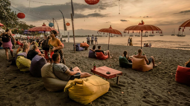 Asisten Digital untuk Traveling? Ini Daftar Aplikasi AI Terbaik Versi Ahli 2025, 1. Yesim: eSIM Global dengan Aktivasi Instan, Solusi Roaming Tanpa Ribet, 2. Layla: Asisten Perjalanan AI yang Benar-Benar Paham Selera Kamu, 3. Wanderlog: Rencanakan Rute Efisien &amp; Kolaborasi dengan Teman dalam Satu Aplikasi, 4. Papago (by Naver): Penerjemah Bahasa Asia Paling Akurat di Dunia, 5. Wise: Kelola 50+ Mata Uang dalam Satu Aplikasi, Tanpa Biaya Tersembunyi, Mengapa Aplikasi Berbasis AI Mengubah Industri Perjalanan?, Tips Memaksimalkan Aplikasi Perjalanan AI di 2025, Penutup: Liburan Masa Depan Sudah di Genggaman