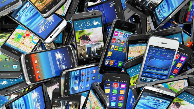 Komdigi &amp; Telkomsel Bagikan 500 HP, Ini Kriteria Penerimanya di Aceh Tamiang hingga Bener Meriah, Latar Belakang: Komunikasi sebagai Kebutuhan Darurat, Wilayah Sasaran: Tiga Kabupaten Prioritas di Aceh, Kriteria Penerima Bantuan: Fleksibel tapi Prioritaskan yang Paling Membutuhkan, Mengapa Bukan Uang atau Logistik Tapi HP?, Pendekatan Humanis: Bantuan yang Menyesuaikan Realitas Lapangan, Proses Pemulihan: Aceh Masih Tertinggal, Tapi Terus Bergerak, Kesimpulan: Bantuan Komunikasi = Bantuan Nyawa