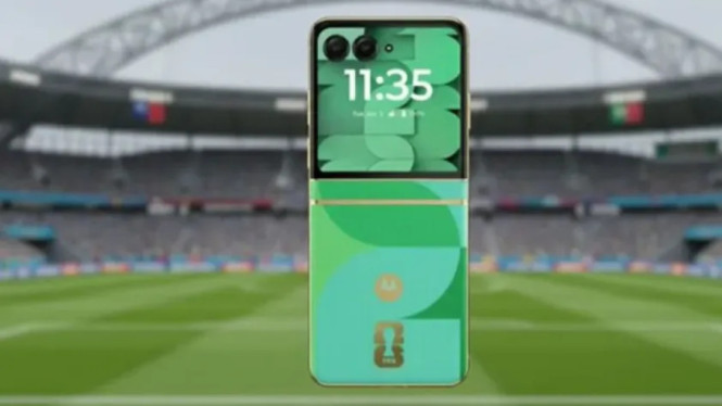 Motorola Bocorkan Razr Edisi Piala Dunia 2026, Cuma Logo atau Lebih?, Desain Eksklusif dengan Sentuhan Identitas Piala Dunia 2026, Basis Perangkat: Kuat Dugaan Razr 60 dengan Skins Tematik, Strategi Pemasaran: Hype Melalui Kelangkaan Ekstrem, Kritik dan Tantangan: Apakah Ini Hanya "Logo di Atas Razr Biasa"?, Perbandingan dengan Kolaborasi Serupa di Industri, Apa Arti Kolaborasi Ini bagi Masa Depan Motorola?, Kesimpulan: Simbolisme yang Cerdas, tapi Minim Substansi