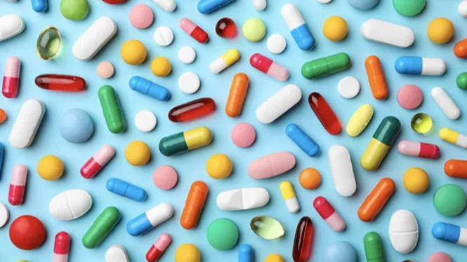 Waspada! Ini 8 Obat Paling Sering Dipalsukan Menurut BPOM, Mengapa Obat Palsu Sangat Berbahaya?, Daftar 8 Obat yang Paling Sering Dipalsukan Menurut BPOM, Modus Operandi Pelaku Pemalsuan Obat, Kanal Resmi BPOM untuk Cek Obat Palsu, Cara Melindungi Diri dari Obat Palsu, Dampak Sosial-Ekonomi Peredaran Obat Palsu, Kesimpulan: Jangan Sampai Obat Jadi Ancaman