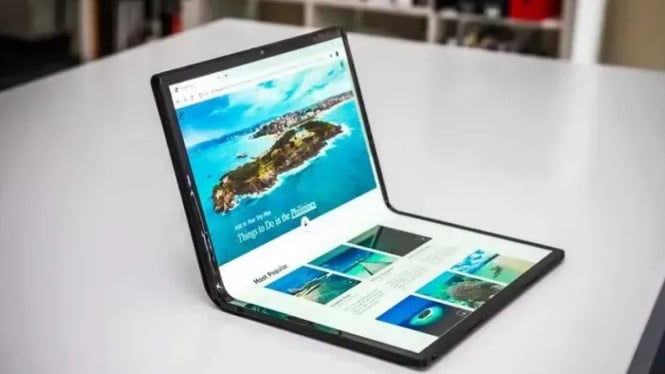 Z Fold 8 Wide Bocor: Ukuran 82mm, Mirroring Halus, dan Akhir dari Desain “Kotak” Samsung, “H8” Terungkap: Bukti Teknis dari Dalam Kode One UI 9, Rasio 1.3:1 vs 1.11:1: Mengapa Perubahan Ini Revolusioner?, Ergonomi Baru: Lebar 82,2 mm Saat Dilipat, Mirroring Layar Luar-Dalam: Akhir dari Transisi “Janky”, Strategi Kompetitif: Menjawab Tantangan Global, Kesimpulan: Akhir dari Era “Skinny Foldable”