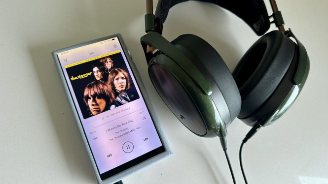 Meze Audio Strada: Headphone Mewah dengan Soundstage Luas, Material Mewah dan Desain Ikonik Meze Audio Strada, Teknologi Driver 50mm untuk Audio Presisi, Analisis Performa dan Karakter Suara, Prospek Meze Audio Strada di Pasar Audiophile