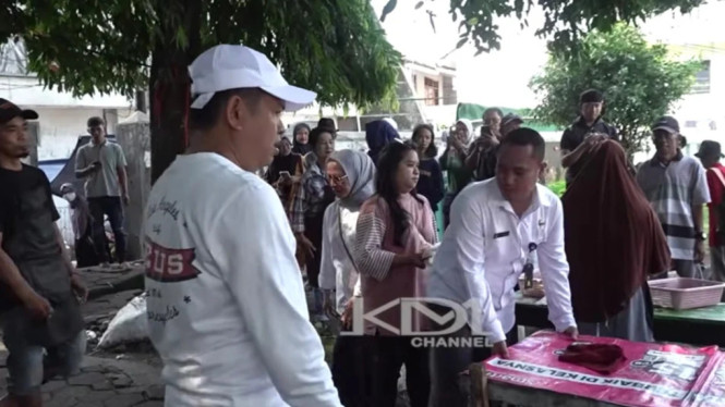 Udah Melanggar, Marah-marah, Dedi Mulyadi Tegur PKL Saat Bersih-bersih Bandung, Dedi Mulyadi Tegur PKL di Sekitar Gedung Sate, Pedagang Sempat Beralasan Cari Nafkah, Lapak Diminta Diangkat Saat Penertiban, Kebersihan Jadi Sorotan Utama, Penertiban Sejalan dengan Penataan Bandung