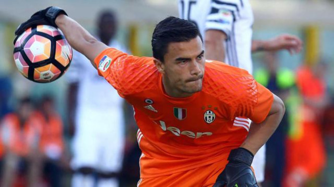 Jadi Kiper Bagus di Tim yang Lagi Sulit, Emil Audero Perlu Rumah Baru, Cremonese Terjebak di Zona Degradasi, Emil Audero Tetap Tampil Solid, Masa Pinjaman Emil Berakhir Akhir Juni, Butuh Tim yang Lebih Nyaman, Bertahan di Cremonese Tetap Jadi Opsi, Como dan Juventus Masuk Pilihan, Masa Depan Emil Masih Terbuka