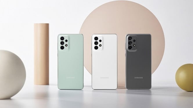 Samsung Galaxy A73 5G, Samsung Galaxy A56 5G, Paket Paling Lengkap di Kelasnya, Samsung Galaxy A35 5G, Andalan untuk Foto Natural, Samsung Galaxy A73 5G, Raja Resolusi di Kelas Menengah, Perbandingan Fitur Secara Singkat