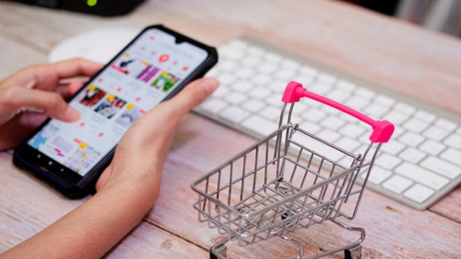 Pangsa Pasar E-commerce Indonesia 2025: Shopee & TikTok Berkuasa