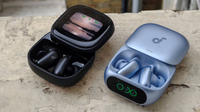 Soundcore Liberty 5 Pro vs Pro Max: Mana yang Terbaik?, Beda Harga Soundcore Liberty 5 Pro dan Versi Max, Performa Audio dan Desain yang Identik, Perbedaan Besar pada Casing Pengisi Daya, Analisis Akhir: Rekomendasi Soundcore Liberty 5 Pro Terbaik