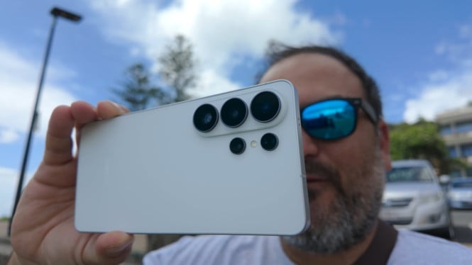 Gak Perlu HP Mahal, Fitur Kamera Premium Camera Assistant Kini Hadir di Banyak Perangkat Galaxy, Camera Assistant: Bikin Kamera Galaxy Lebih "Ngerti" Kamu, Fleksibilitas Fokus dan Zoom: Cerminan Gaya Fotomu, Video Lebih Hidup dengan Kontrol HDR dan Softening, Perluasan Dukungan, Semakin Banyak yang Bisa Nikmati, Jadi, Pilih yang Mana?