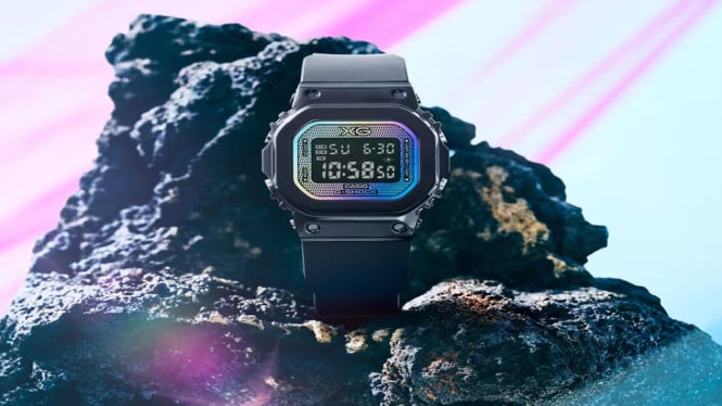 Jam Tangan Casio G-Shock XG Ini Membawa Kilau Rainbow Glass yang Menggoda Pecinta Fashion, Desain Ikonik yang Terinspirasi dari Karakter Grup XG, Kilau Mewah Rainbow Glass pada Seri GMS5600XG, Tampilan jam tangan Casio G-Shock GMA-S110XG-4A dan GM-S5600XG-1, Fitur Canggih untuk Mendukung Aktivitas Harian, Detail jam tangan Casio G-Shock GMA-S110XG-4A berwarna pink, Potensi Kehadiran Resmi di Indonesia, Detail jam tangan Casio G-Shock GM-S5600XG-1 dengan kaca pelangi