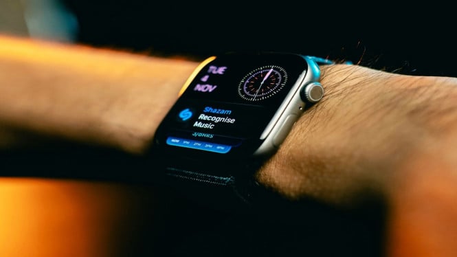 P‌embaruan watchOS 27 Pangkas Dukungan Apple Watch Secara Drastis, Dukungan Software yang Dipangkas Empat Generasi Sekaligus, watchOS 27 hanya kompatibel dengan sedikit model smartwatch., Chip Sama, Nasib Beda, Keunggulan Lama yang Kini Mulai Luntur, Apa Artinya Bagi Pengguna di Indonesia