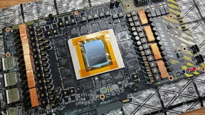 MSI RTX 5090 Lightning Z OCER: 40-Phase VRM, 3.45 GHz &amp; GDDR7 36 Gbps!, Kembalinya Legenda: MSI Lightning Setelah Lama Absen, Desain PCB yang Mengagumkan: 40-Phase VRM &amp; Tanda Tangan Lightning, Rekor Overclocking Pertama: 3.457 MHz Core &amp; 36 Gbps GDDR7, Signifikansi Strategis: MSI vs ASUS ROG &amp; GALAX Hall of Fame, Desain Pendinginan &amp; Potensi Versi Konsumen, Apa Arti Ini Bagi Pengguna Biasa?, Kesimpulan: MSI Lightning Kembali Dan Kali Ini, Lebih Perkasa dari Sebelumnya