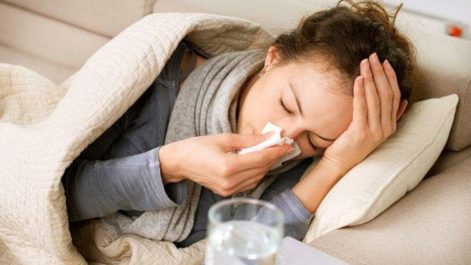 Waspada Super Flu H3N2 Subclade K Masuk Indonesia! Ini Gejalanya, Apa Itu Super Flu? Fakta Medis di Balik Istilah Viral, Gejala Super Flu: Muncul Mendadak dan Lebih Berat, Super Flu vs Pilek Biasa: Bagaimana Membedakannya?, Mengapa Super Flu H3N2 Subclade K Lebih Mengkhawatirkan?, Cara Mencegah Penularan Super Flu: Langkah Praktis dari Kemenkes, Apa yang Harus Dilakukan Jika Terinfeksi Super Flu?, Kesimpulan: Jangan Panik, Tapi Jangan Abaikan