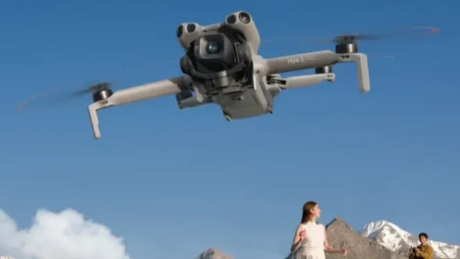Upgrade atau Nggak? Simak 5 Alasan Kuat Pilih DJI Mini 5 Pro Sekarang, 1. Desain &amp; Portabilitas: Lebih Cerdas, Lebih Cepat, 2. Kamera &amp; Kualitas Gambar: Lompatan Besar Berkat Sensor 1 Inci, 3. Performa Terbang &amp; Fitur Cerdas: Lebih Aman, Lebih Jauh, Lebih Lama, 4. Harga &amp; Nilai Uang: Mana yang Lebih Cerdas untuk Dibeli?
