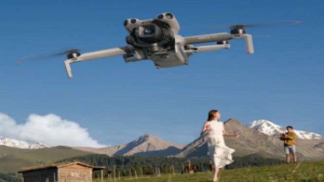 DJI Mini 5 Pro vs Mini 4 Pro: Sensor 1 Inci Bikin Upgrade Jadi Wajib?, Perbedaan Desain dan Portabilitas Ultra-Kompak, Adu Kekuatan Sensor: DJI Mini 5 Pro Unggul Jauh dalam Kamera, Peningkatan Performa Penerbangan dan Keamanan, Keputusan Pembelian: Siapa yang Sebaiknya Upgrade ke Mini 5 Pro?