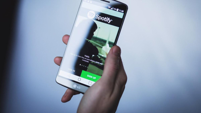 Fitur Baru Spotify: Intip Lagu Teman Secara Real-Time!, Melihat Aktivitas Mendengarkan Musik Teman, Perluasan Fungsi Fitur Jam dan Enkripsi Data, Tindakan Tegas Melawan Pembajakan Data Musik Digital, Analisis Masa Depan Platform Streaming Musik