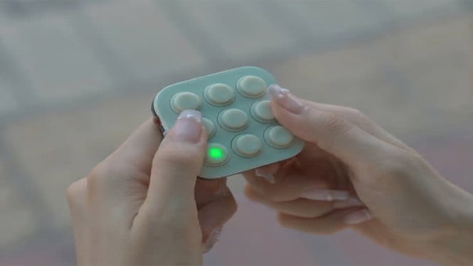 Lelah 'Doom Scrolling'? Coba BrainBlink: Konsol Latihan Otak 60 Detik, Fokus Cepat vs. Scroll Tanpa Ujung, Spesifikasi Hardware dan Kekuatan Offline, Dimensi Kompetitif: Balapan Otak Global, Masa Depan Latihan Mental Praktis
