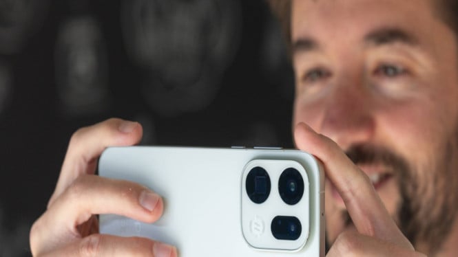5 Ponsel Terbaik 2025: Mengapa Galaxy Z TriFold Mencuri Perhatian?, Revolusi Layar Lipat: Analisis Samsung Galaxy Z TriFold, Dualisme Raksasa OS: iPhone 17 Pro dan Google Pixel 10 Pro, vivo X300: Ketika Kebutuhan Pengguna Menentukan Pilihan, Juara Sejati: Mengapa Oppo Find X9 Pro Layak Jadi Favorit?, Proyeksi Peta Persaingan Ponsel Tahun Ini