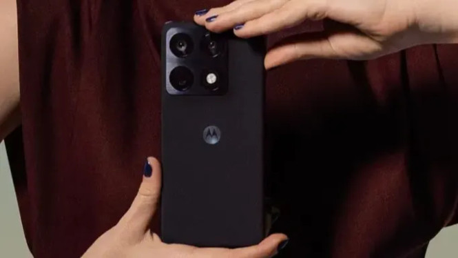 Vivo X200T vs Motorola Signature: Duel Flagship Killer 2026!, 1. Desain: Elegan Tipis vs Kokoh Familiar, 2. Layar: Motorola Lebih Besar, Lebih Cerdas, Lebih Aman, 3. Kamera: Motorola Unggul di Hardware, Vivo Andalkan Zeiss, 4. Baterai &amp; Pengisian Daya: Vivo Balik dengan Kapasitas Raksasa, 5. Performa &amp; Software: Snapdragon 8 Gen 5 vs Dimensity 9400+, 6. Verdict Akhir: Siapa yang Layak Anda Beli?