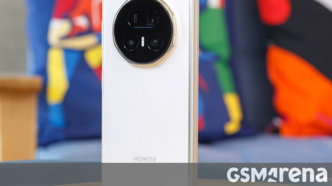 Honor Magic V6 Bawa Baterai Terbesar: Sertifikasi 3C Ungkap 7.150 mAh, Detail Kapasitas Baterai Honor Magic V6 dari Sertifikasi Resmi, Strategi Baterai Ganda: Mirip Pendahulu Honor Magic V5, Rumor Spesifikasi Honor Magic V6 Lainnya dan Debut MWC Barcelona, Analisis Akhir: Dampak Kapasitas Baterai 7.150 mAh