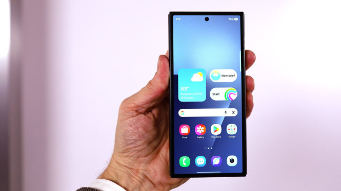 Galaxy Z TriFold Resmi Rilis: Harga dan Spesifikasi Mewah, Harga Galaxy Z TriFold Memposisikannya di Segmen Ultra Premium, Inovasi Desain Z TriFold: Mengubah Definisi Multitasking, Performa Kelas Flagship dan Integrasi Galaxy AI, Analisis Pasar dan Potensi Pengganti Tablet