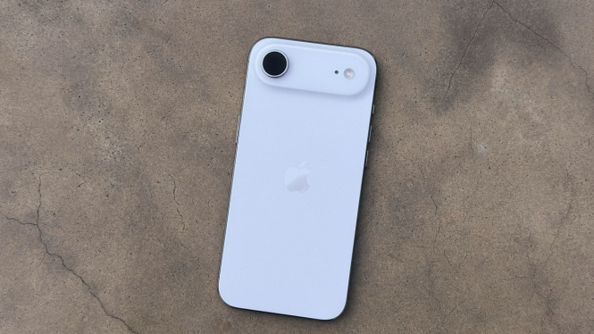 Bocoran iPhone Fold: 7 Perbedaan Kunci dengan Galaxy Z Fold, Kapasitas Baterai dan Efisiensi Daya iPhone Fold, Strategi Kamera Apple: Fokus pada Kontrol, Bukan Lensa, Desain dan Penataan Tombol yang Unik, Implikasi dalam Persaingan Ponsel Lipat