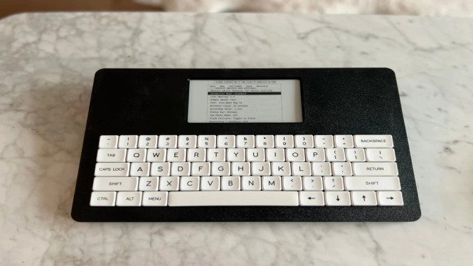 Revolusi Menulis: Zerowriter Ink, Prosesor Kata E-Paper Bebas Distraksi, Desain Ergonomis dan Keunggulan Teknologi E-Paper, Pengalaman Mengetik Premium dan Kustomisasi Perangkat Keras, Privasi Mutlak dan Fleksibilitas Open Source, Target Pasar dan Masa Depan Produktivitas Menulis