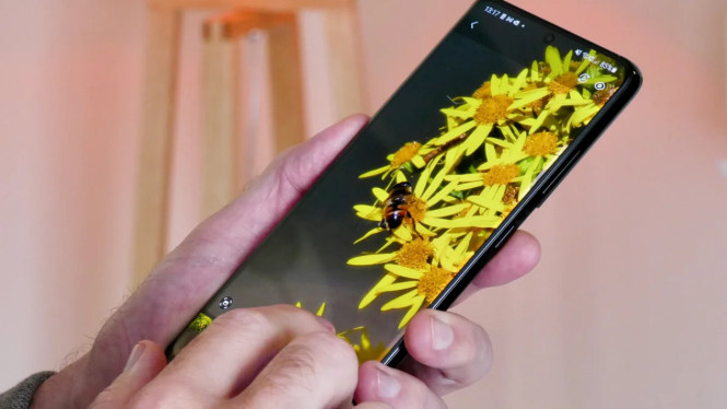 Siklus Pembaruan Keamanan Galaxy S21 Berakhir: Apa Dampaknya?, Transisi Galaxy S21 ke Status Perawatan Reaktif, Mengapa Kerentanan Meningkat dalam Penggunaan Sehari-hari, Langkah Mendesak Jika Anda Mempertahankan Galaxy S21, Analisis Opsi Upgrade dan Risiko Jangka Panjang
