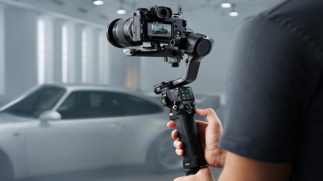 DJI RS 5 Resmi Meluncur: Revolusi Stabilisasi Konten Kreator, Performa Stabilisasi Mutakhir DJI RS 5, Efisiensi Workflow dan Fitur Cerdas, Ketersediaan dan Strategi Harga DJI RS 5 di Indonesia, Dampak DJI RS 5 pada Ekosistem Produksi Video Lokal