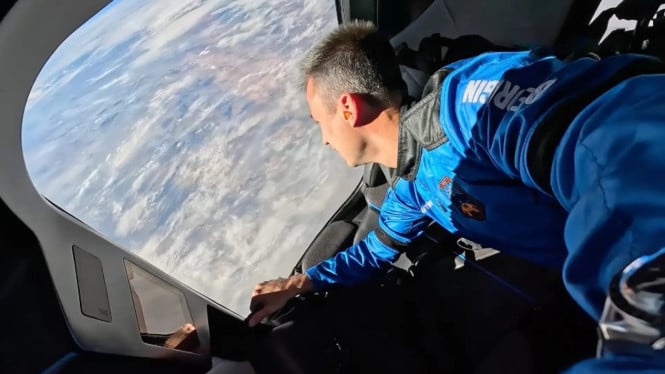 Blue Origin Hentikan Wisata Antariksa Demi Fokus Misi Bulan