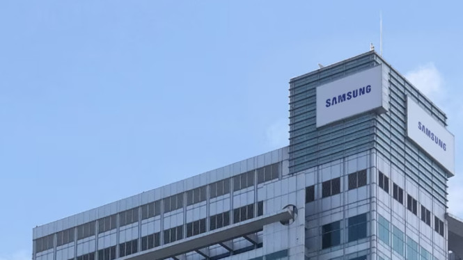 Samsung Uji Baterai 20.000 mAh Silicon-Carbon, Siap Salip Xiaomi &amp; Honor?, Silicon-Carbon: Kunci di Balik Baterai Besar dan Tipis, Spesifikasi Prototipe Baterai 20.000 mAh: Dual-Cell Stacked Design, Tantangan Besar: Pembengkakan Baterai pada Sel Sekunder, Strategi Samsung: Ambisi Ekstrem untuk Tutup Celah dengan Pesaing, Perbandingan dengan Kompetitor: Siapa yang Lebih Cerdas?, Apa Arti Ini bagi Masa Depan Galaxy Series?, Kesimpulan: Inovasi Berani, Tapi Masih Jauh dari Siap Pasar