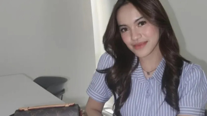 Link Video 1 Menit 25 Detik Andira McQueen Viral, Benarkah Isinya Sebombastis Judulnya?, Latar Belakang Munculnya Video di Mobil, Kronologi Video 1 Menit 25 Detik Bisa Viral, Apa Sebenarnya Isi Video yang Beredar?, Dampak ke Reputasi Andira dan Respons Publik, Risiko Berburu “Link Video” dan Pentingnya Literasi Digital
