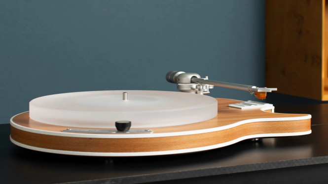 Clearaudio Celebrity Al Di Meola: Turntable Ikonik Bentuk Gitar
