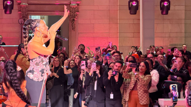 HUT 50 Tahun Apple: Tim Cook Ubah Budaya "Anti-Nostalgia"