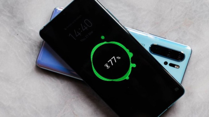 7 HP dengan Wireless Reverse Charging, Praktis Jadi Power Bank untuk Gadget Lain, 1. ASUS ROG Phone 8, 2. Samsung Galaxy S23 FE 5G, 3. Xiaomi 12 Pro, 4. OPPO Find X8, 5. Huawei Mate 40 Pro, 6. Samsung Galaxy S24, 7. Infinix Note 40