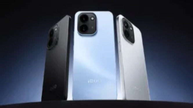 iQOO Z11 Resmi Rilis: Baterai Monster 9.020mAh &amp; Layar 165Hz!, Baterai Raksasa 9.020mAh dan Inovasi "Blue Ocean", Performa Gaming Maksimal dengan Dimensity 8500, Visual Memukau dengan Layar AMOLED 165Hz, Kamera Canggih dan Ketangguhan Bodi, Ketersediaan dan Harga iQOO Z11 Terbaru