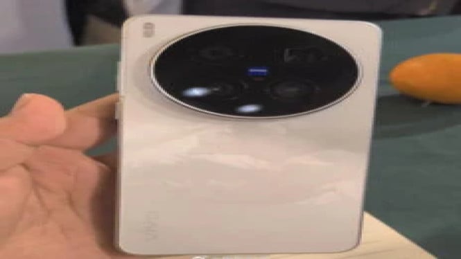 Vivo X300 Ultra Bocor: Kamera Zeiss 200MP & Snapdragon Elite!