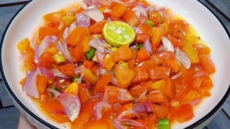Ilustrasi sambal dabu-dabu, Sambal Terasi: Gurih dan Aroma Khas Jawa, Sambal Matah: Kesegaran Khas Bali, Ilustrasi sambal matah, Sambal Ijo: Andalan Rumah Makan Padang, Sambal Roa: Cita Rasa Smokey dari Manado, Sambal Tempoyak: Kejutan Fermentasi Durian, Sambal Dabu-Dabu: Kesegaran ala Sulawesi Utara, Ilustrasi sambal dabu-dabu