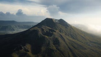 Gunung Batur, Waktu Terbaik untuk Menyaksikan Sunrise di Kintamani, Spot Terbaik untuk Menikmati Sunrise di Kintamani, Gunung Batur, Jam Berangkat dari Denpasar, Tips untuk Pengalaman Sunrise yang Optimal