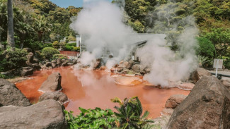 Pemandian air panas, Jepang: Onsen dan Terapi Hutan untuk Relaksasi Mendalam, Pemandian air panas, Thailand: Surga Spa dan Retret Holistik, Indonesia: Kekayaan Tradisi dan Alam di Bali, Solo, dan Yogyakarta, Singapura: Urban Wellness dengan Sentuhan Modern, Korea Selatan: Tradisi dan Inovasi dalam Penyembuhan
