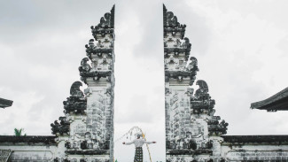Ilustrasi Pura Lempuyang, Mengapa Tempat Wisata Bisa Memperkuat Hubungan?, 5 Tempat Wisata untuk Hubungan Langgeng, Ilustrasi Pura Lempuyang, Tips Berwisata Romantis untuk Pasangan Baru, Mengapa Pasangan Baru Harus Mencoba Destinasi Ini?