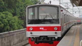 KRL Commuter, Kuliner Betawi yang Menggugah Selera, Cara ke Setu Babakan dengan KRL, KRL Commuter, Cara ke Setu Babakan dengan TransJakarta, Ilustrasi transportasi umum Transjakarta, Tips Perjalanan