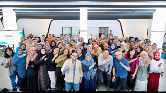 Ilustrasi pelaku UMKM, 1. Menjadi Fasilitator Pengembangan Pelaku Usaha, 2. Mengadakan Pelatihan untuk Transfer Ilmu, 3. Mendorong Kolaborasi Multi-Stakeholder, 4. Menumbuhkan Wirausaha Mandiri dan Inklusif, 5. Mendukung Akselerasi Digitalisasi UMKM