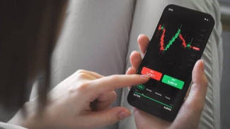 Ilustrasi beli saham murah, 1. Analisis Fundamental, 2. Analisis Teknikal, 3. Annual Report, 4. ARA (Auto Rejection Atas), 5. ARB (Auto Rejection Bawah), 6. Average Down, 7. Average Up, 8. Bandar, 9. Bearish, 10. Book Value, 11. Bullish, 12. Buy Back, 13. Candlestick, 14. Capital Gain, 15. Cut Loss, 16. Delisting, 17. Dividen, 18. Dividend Yield, 19. Earning Per Share (EPS), 20. Emiten, 21. Go Private, 22. Go Public, 23. HMETD, 24. HAKA (Hajar Kanan), 25. HAKI (Hajar Kiri), 26. IPO (Initial Public Offering), 27. Kapitalisasi Pasar, 28. Kustodian, 29. Likuiditas, 31. Manajer Investasi, 33. Price to Earnings Ratio (P/E Ratio), 34. Return on Equity (ROE), 35. Right Issue, 36. Saham Blue Chip, 37. Saham Gorengan, 38. Saham Growth (Growth Stock), 39. Saham Middle Cap, 40. Saham Small Cap, 41. Saham Syariah, 42. Short Selling, 43. Stock Split, 44. Suspend, 45. Swing Trading, 46. Take Profit, 47. Volatilitas, 48. Window Dressing, 49. Lock up Saham, 50. ESOP