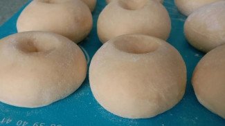 Donat maizena, Keunggulan Donat Maizena, Bahan-Bahan yang Dibutuhkan, Langkah-Langkah Pembuatan Donat Maizena, Tips untuk Donat Maizena yang Sempurna, Donat maizena, Variasi Donat Maizena